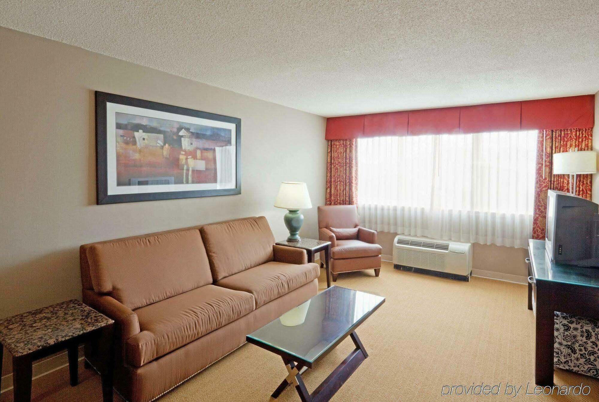 Holiday Inn & Suites Boston Peabody, An Ihg Hotel Room photo